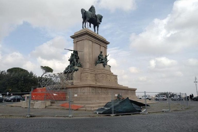 Roma, Il monumento a Garibaldi che si erge sul Gianicolo non può essere abbandonato al degrado