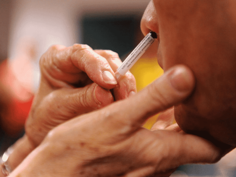 Un farmaco anti-tenia in formato spray nasale potrebbe rivelarsi utile nella lotta a Covid 19