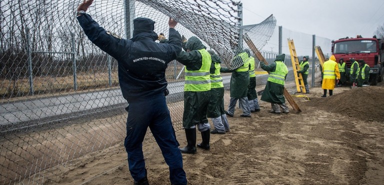 Un gruppo di 12 Paesi dell’Ue chiede a Bruxelles di rafforzare le misure alle frontiere contro i migranti