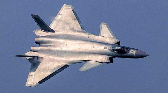 Tensione Cina-Taiwan: nelle ultime 48 ore decine di aerei da caccia di Pechino hanno invaso lo spazio aereo di Taipei