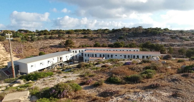 Lampedusa, si svuota l’hotspot: nella struttura sono rimasti 180 migranti