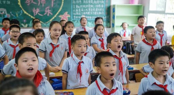 La Cina ha approvato una legge sulla promozione dell’educazione familiare per ridurre i carichi di lavoro “eccessivi” per gli studenti