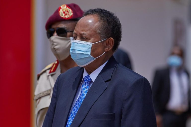 Sudan: il premier sudanese Abdallah Hamdok è stato messo agli arresti domiciliari