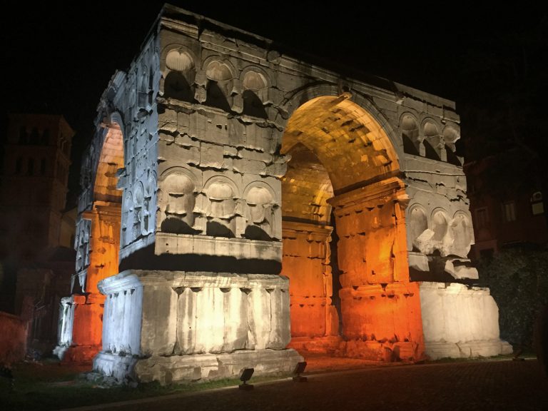 Roma, dopo 28 anni riapre l’Arco di Giano al Velabro risalente al IV secolo