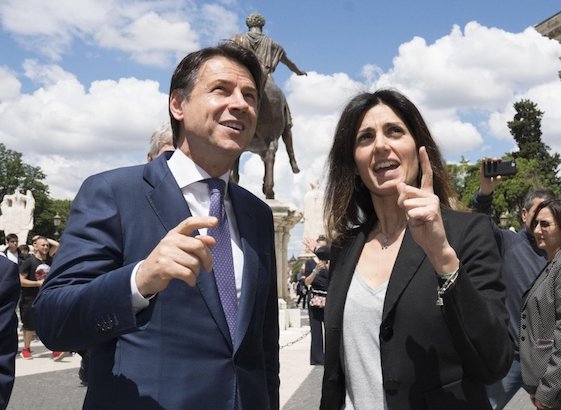 Elezioni a Roma, Giuseppe Conte cerca di ‘sciogliere’ il nodo di Virginia Raggi sulle alleanze per il ballottaggio