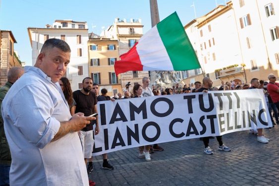 Incidenti a Roma, parla la ministra Lamorgese: “Castellino non è stato arrestato in piazza del Popolo per evitare reazioni violente”