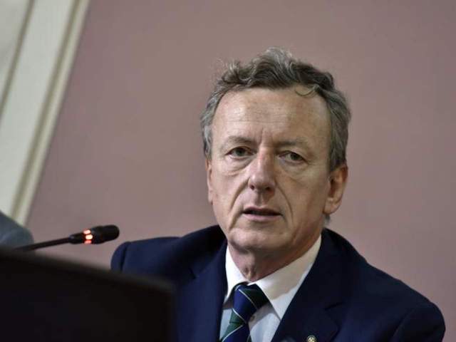 Covid, parla il matematico del virus Roberto Battiston: “Senza vaccini saremmo in una situazione ben peggiore di quella dell’ottobre del 2020 quando eravamo alla vigilia della seconda ondata”