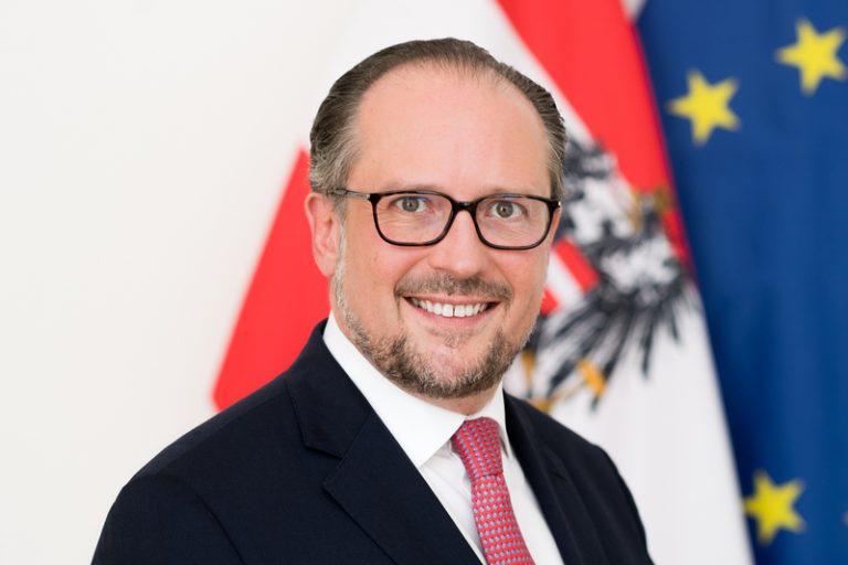Austria, Alexander Schallenberg ha giurato come cancelliere al posto di Kurz