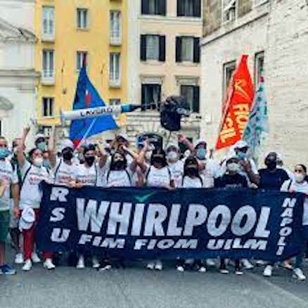 Roma, corteo di 500 lavoratori Whirlpool davanti al ministero dello Sviluppo Economico