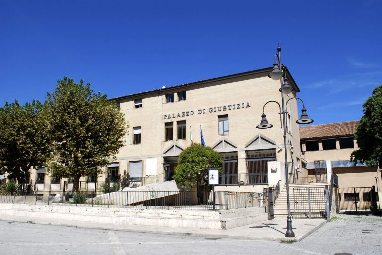 Santopadre (Frosinone): sorprende un ladro in casa e lo uccide a colpi di fucile