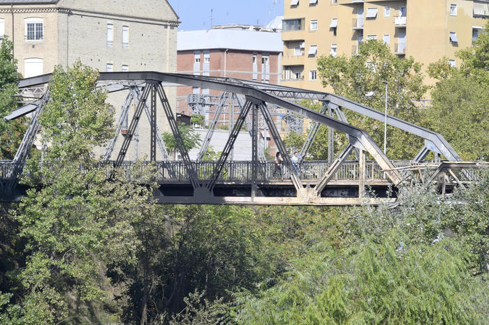Rogo al Ponte dell’Industria: la Procura di Roma apre un fasciscolo per incendio colposo