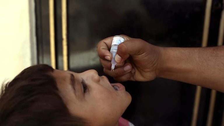 Afghanistan, i talebani dicono sì al vaccino contro la poliomielite