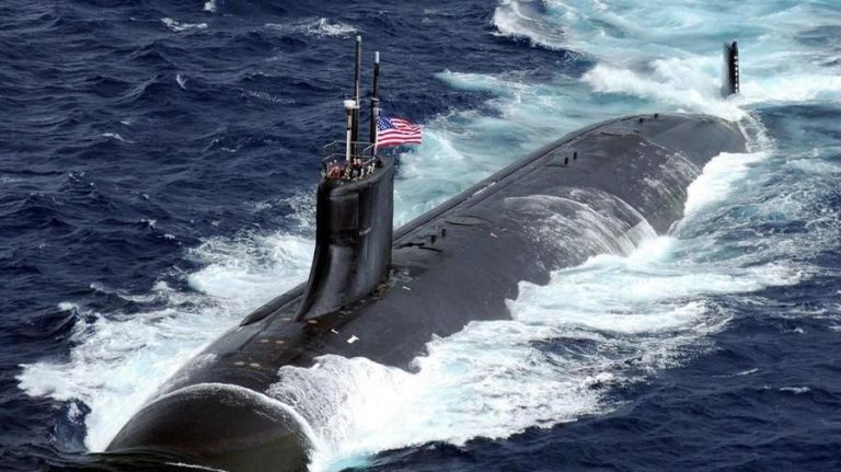 Mare della Cina meridionale: un sottomarino nucleare Usa in emersione ha colpito un “oggetto non identificato”