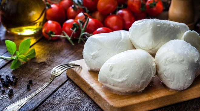 Francia, storico sorpasso della mozzarella italiana sul formaggio camembert