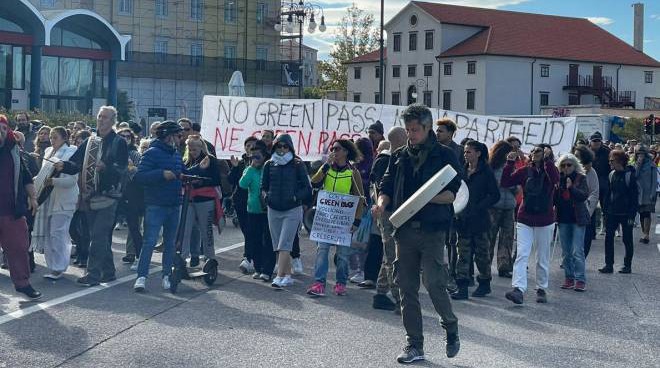 Trieste, prosegue la protesta “pacifica” dei portuali agli ingressi
