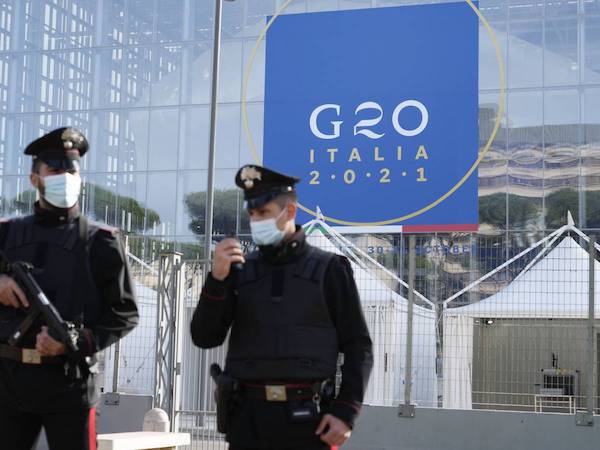 G20 a Roma: sit in di protesta davanti alla zona rossa della Cristoforo Colombo