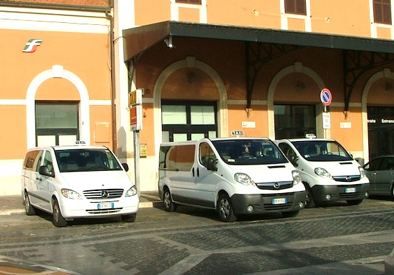 Anche a Civitavecchia i taxi si prenoteranno con l’app