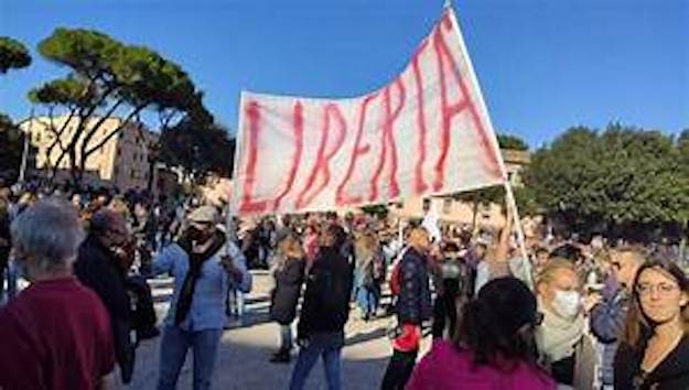 Roma, due manifestazioni dei “no Green pass” al Circo Massimo