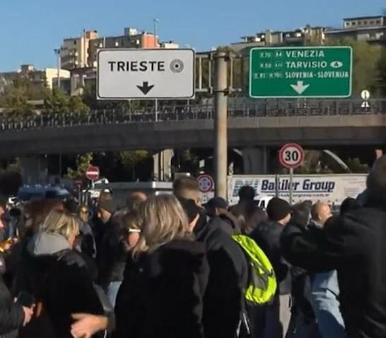 Genova, proteste no Green pass al porto del capoluogo ligure