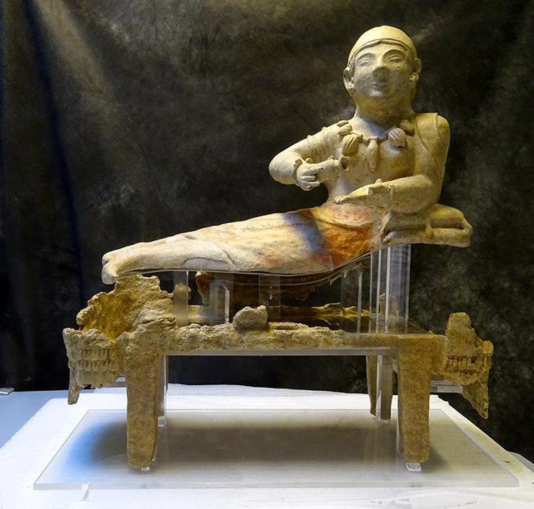 Roma, al Museo Etrusco di via Giulia torna a risplendere una statua di oltre 2.500 anni fa