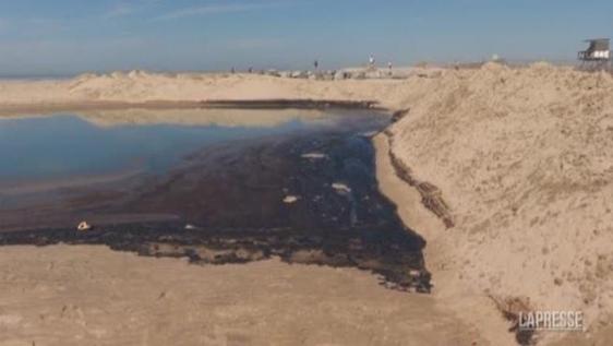 California, disastro ecologico nel sud dello Stato per la fuoriuscita di 500mila litri di petrolio in mare