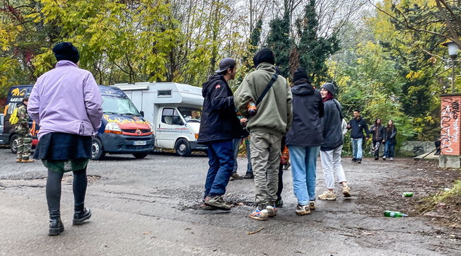 Borgaretto (Torino), forze di polizia ancora impegnate nell’area del rave party dove risultano ancora presenti centinaia di persone