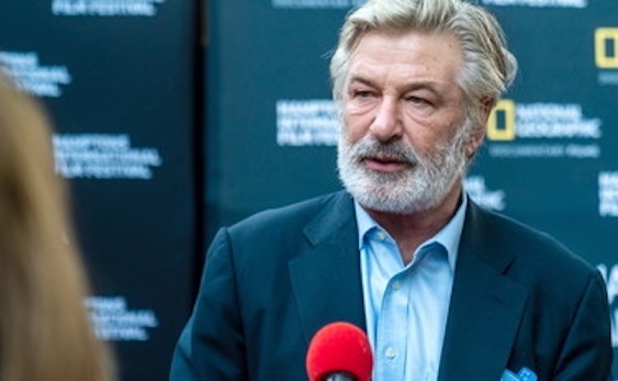 Usa, l’attore Alec Baldwin si dichiara non colpevole per la sparatoria sul set del film “Rust”