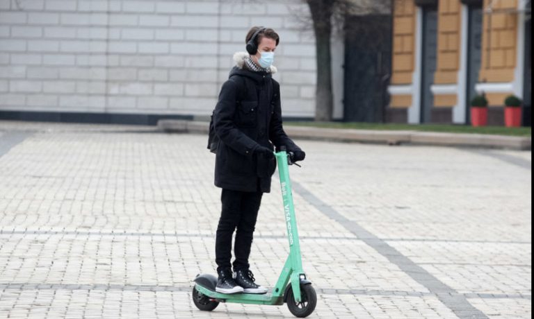 Milano, il 14,3% degli incidenti avviene a bordo dei monopattini