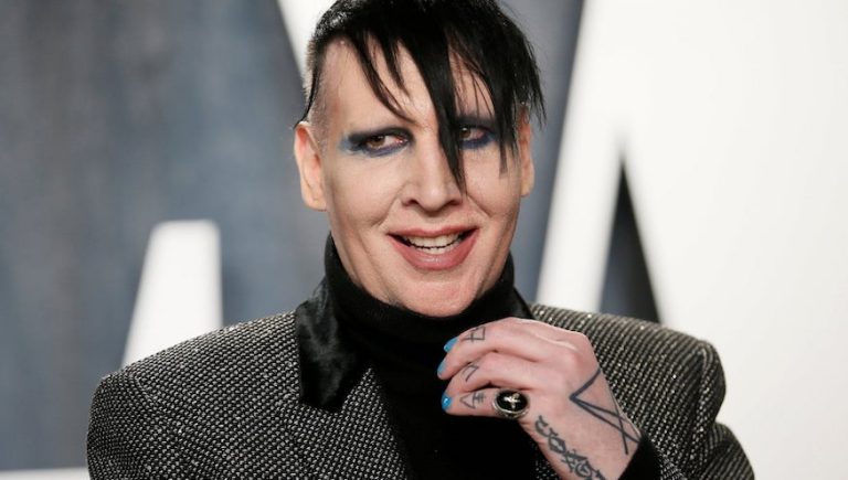 Usa, perquisita la casa della rockstar Marilyn Manson: è accusato di abusi sessuali