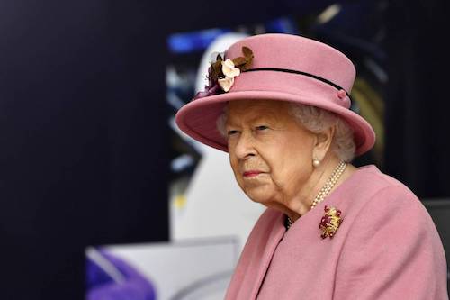 Gran Bretagna, la regina Elisabetta è riapparsa in pubblico in buona forma