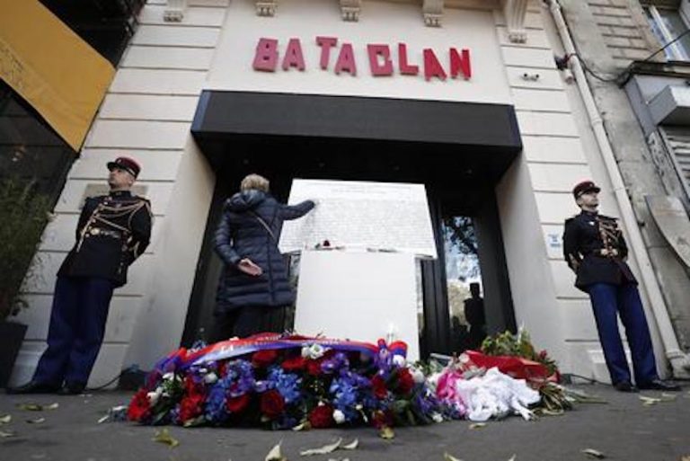 Francia, tutto il Paese ricorda il tragico 6° anniversario degli attentati di Parigi in cui morirono 130 persone