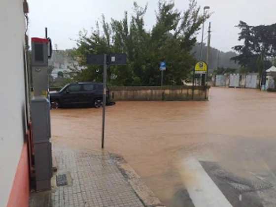 Sicilia, continua il maltempo: bomba d’acqua nel messinese, 30 famiglie isolate