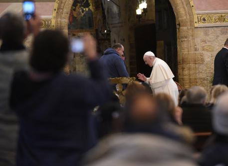 Papa Francesco in visita ad Assisi per incontrare circa 500 poveri provenienti da ogni parte d’Europa