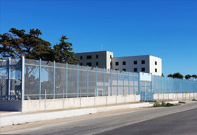 Carcere di Trani: cellulari e pc nelle celle, arrestati due agenti. Altre 29 sono indagati