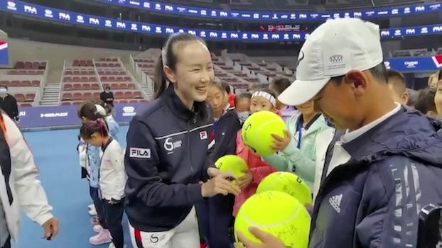 Cina, improvvisamente “riappare” la tennista Peng Shuai in un torneo a Pechino