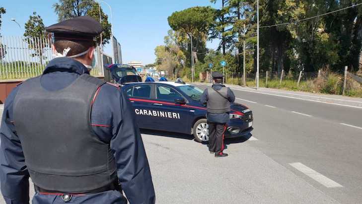 Omicidio a Roma: ucciso con 5 colpi di arma da fuoco un uomo ad Acilia. Indagano i carabinieri