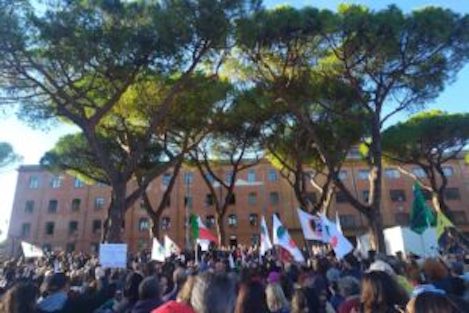 Roma, corte “No Green pass” al Circo Massimo: presenti oltre 3mila persone, quasi tutte senza mascherina