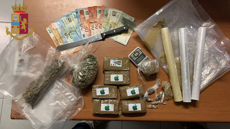 Fiumicino (Roma), arrestato uno spacciatore 51enne: aveva in casa marijuana, cocaina e hashish