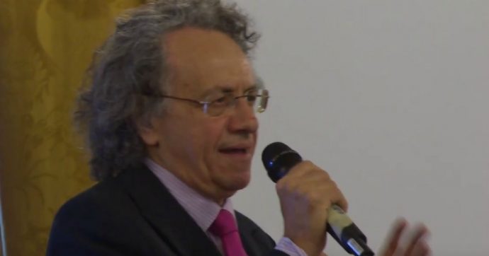 Reggio Emilia, al processo dello scandalo di Bibbiano lo psicoterapeuta Claudio Foti è stato condannato a 4 anni con il rito abbreviato