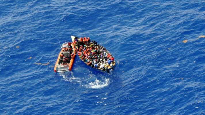 Migranti, ennesima strage al largo della Libia: affogate 163 persone