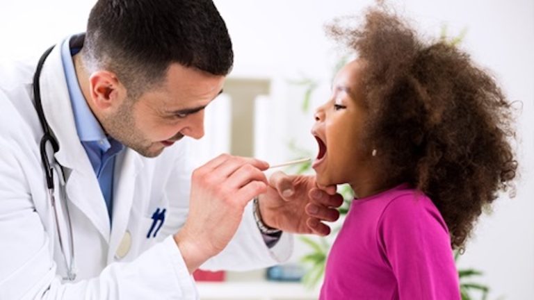 Covid, il consiglio dei pediatri: “In 2 mesi oltre 24mila casi tra bambini di 6-10 anni, occorre il vaccino”