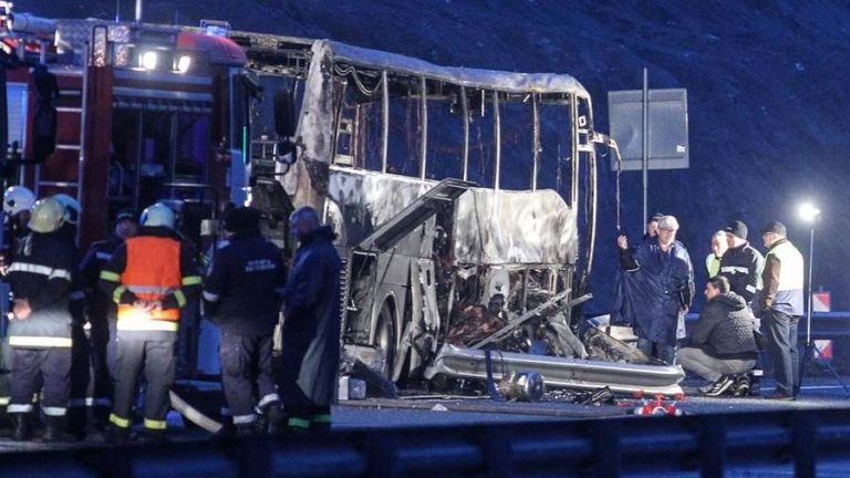 Tragedia in Bulgaria: coinvolto in un incidente un bus: morte 46 persone tra cui 12 bambini