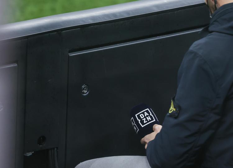 Secondo un’indagine di Altroconsumo l’87% degli utenti di Dazn sono scontenti del servizio