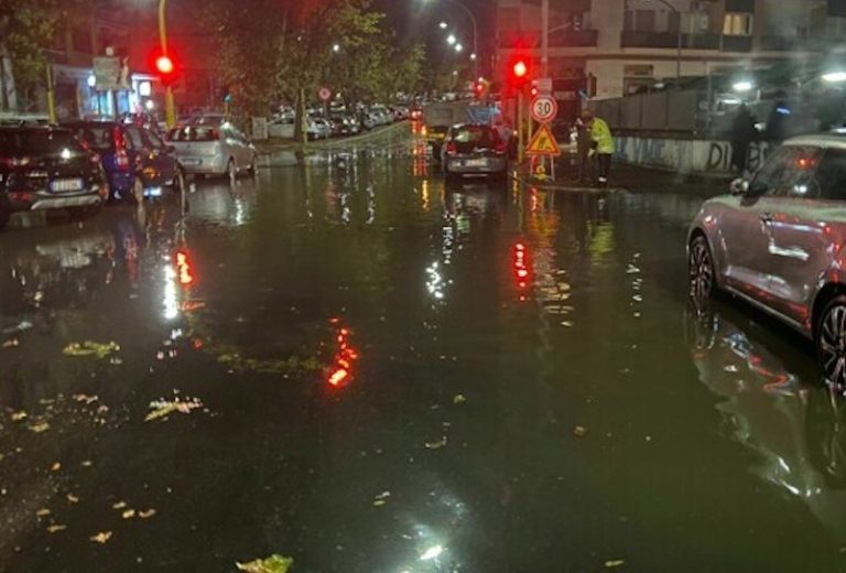 Roma, per il maltempo 300 interventi della polizia locale. Allagamenti e disagi in vari quartieri della Capitale