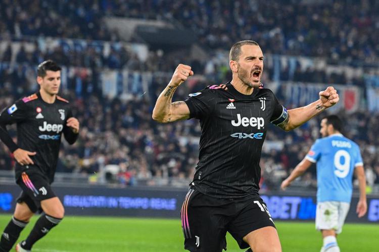 Calcio, la Juventus batte 2 a 0 la Lazio all’Olimpico