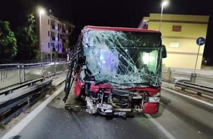 Roma, tragedia alla Magliana: Il conducente di un bus della linea Tpl è morto per un malore mentre era alla guida del mezzo