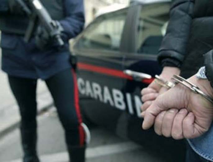 Roma, alla Maglianella arrestati due nomadi che stavo rubando un furgone