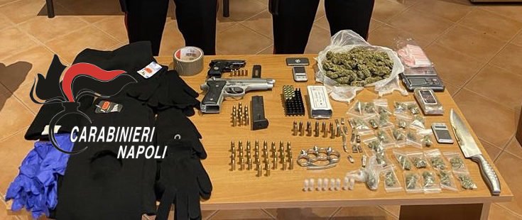 Pomigliano D’Arco: sequestrata droga, armi e ordigni artigianali in una casa. Arrestati madre e figlio
