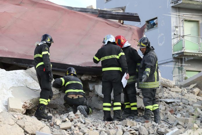 San Felice a Cancello (Caserta), è morta nella notte la donna di 74 anni, estratta ieri viva dalle macerie della villetta crollata