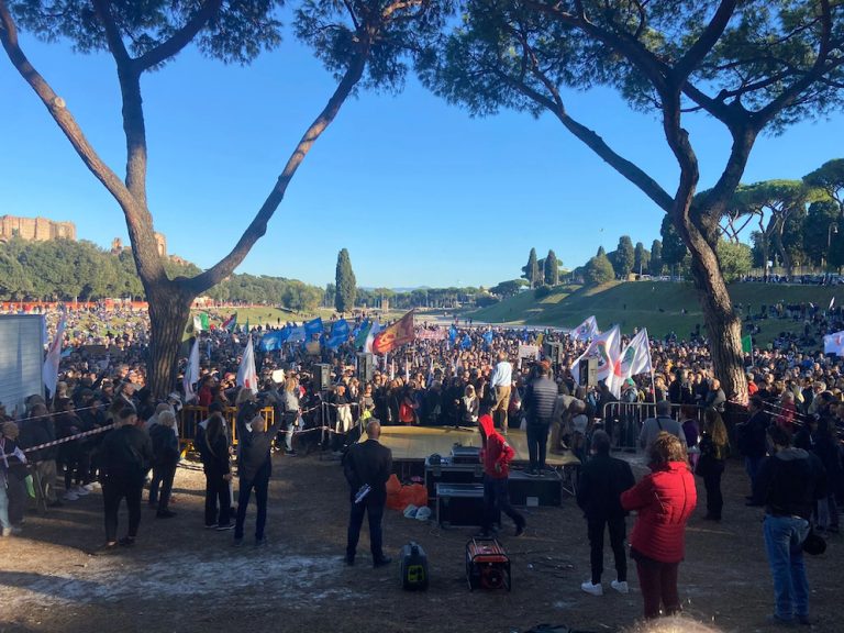 Cortei “No vax”: a Roma i manifestanti non potranno superare l’area del Circo Massimo